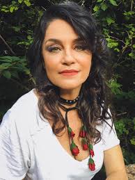 Filipa revela segredo da galinha de barro e faz pedido a Larissa: 'Salve a  minha vida'