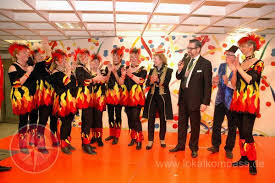 Dies sind die abenteuer des raumschiffs enterprise der vereinten föderation der planeten. Kostum Feuer Karneval Karnevalskostum Fasching Schminken