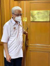 Datuk seri ismail sabri yaakob (source: Ismail Sabri S Photo With A Cryptic Caption About Him Closing The Front Door Goes Viral