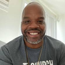 what app do you use to change the background please as i had to take  picture to get the light.