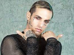 Achille lauro (born 11 july 1990) is an italian rapper and singer. Qlzxswtoyv Eim