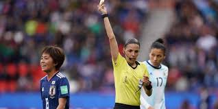 La fédération française de football a annoncé que l'arbitre stéphanie frappart deviendra la saison. Coupe Du Monde Feminine La Fierte De Stephanie Frappart Qui Va Arbitrer La Finale