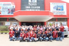 Studi banding merupakan suatu kegiatan yang dilakukan dengan tujuan menambah wawasan dan pengetahuan yang akan diterapkan kedepannya untuk menjadi lebih baik. Studi Banding Kesiswaan Dan Osis Smk Telkom Purwokerto