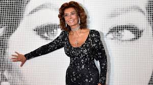 Warum spähte sophia loren in jayne mansfields dekolleté? Portrat La Mamma Nazionale Sophia Loren Wird 85 Augsburger Allgemeine