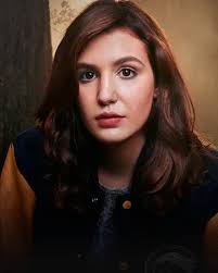 Teen Jackie Played by Ella Purnell