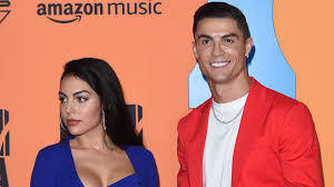 Cristiano ronaldo says he is honoured to be mentioned next to soccer legend pele after he lifts the ballon d'or for the second time. Vater Von Ronaldos Freundin Georgina Rodriguez Gestorben Promiflash De