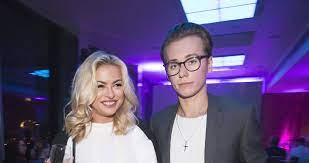 Vojta drahokoupil je na facebooku. Vojta Drahokoupil A Miss Kristyna Kubickova Si Poridili Miminko Blesk Cz