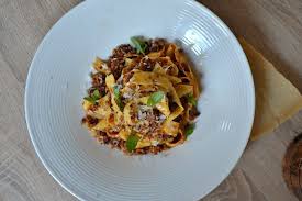 Connaissez Vous Le Secret Des Vraies Pates A La Bolognaise Cuisine Italienne Recette Italienne Pate Bolognaise