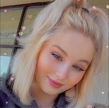 Shari Noel's Instagram, Twitter & Facebook