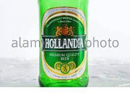 Hollandia bier heeft een licht bittere smaak. Hollandisches Bier Hollandia Botles In Speichern In Holland Gebraut Seit 1758 Stockfotografie Alamy