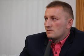 Reprywatyzacja w Warszawie. Krzysztof Śledziewski obciążał Hannę  Gronkiewicz-Waltz. Dostał posadę w powiecie, gdzie rządzi PiS