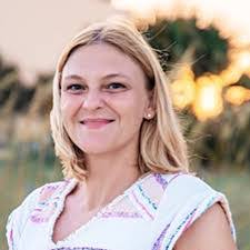 Becky Compton's Instagram, Twitter & Facebook