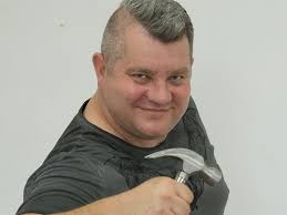 Nasz nowy dom": Artur odchodzi z programu. Co się dzieje z kierownikiem  budowy?