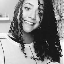 Monique Souza (undeerline)