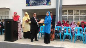 Sekolah ini mula beroperasi dengan tenaga pengajar seramai 28 orang dan dibantu oleh 3 orang staf. Pelajar Hadir Penuh Penggal 1 Jan Smk Kompleks Tok Adis Facebook