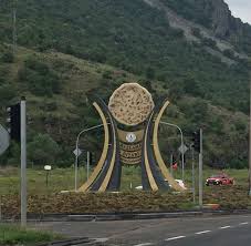 24 / 25 amasya'daki 'selfi çeken şehzade' heykeli. Spektakuler Sehir Heykelleri Her Gun Onlerinden Geciyoruz Cogu Kentin En Onemli Simgesinin Yuzlerce Kez Buyutulmus Hali O Kadar Cirkinler Ki Cogu Zaman Gormezden Gelmeyi Tercih Ediyoruz