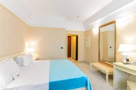 Designed to mix business requirements with oriental magic stories, phoenicia grand hotel combines bu. Hotel Phoenicia Grand Bucuresti Romania Camere Si Tarife Disponibile