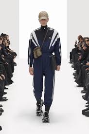 Sections show more follow today whip out those sunglasses, spring has finally sprung! Balenciaga 5 Key Fashion Trends To Know From The Spring 2022 Show Vogue Paris