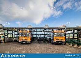 Gli orari aggiornati degli autobus atc. La Estacia N Principal De Autobuses En El Centro De Capri Italia Imagen Editorial Imagen De Rocas Capri 156775630