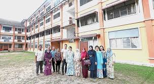 Kumpulan qasidah ahbabul mustafa daripada smk agama matang, kuching. Keeping The Elements Out Of School The Star