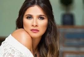 طمأن شقيق الفنانة ياسمين عبد العزيز، الفنان وائل عبد العزيز، بأن حالة شقيقته في تحسن ملحوظ وأنها ستخرج من المستشفى قريباً. Ø´Ø§Ù‡Ø¯ Ù…Ø§ÙØ¹Ù„ØªÙ‡ ÙŠØ§Ø³Ù…ÙŠÙ† Ø¹Ø¨Ø¯ Ø§Ù„Ø¹Ø²ÙŠØ² ÙÙ‰ ÙƒÙ„Ø¨Ù‡Ø§ ÙˆØ±Ø¯ Ù…ØªØ§Ø¨Ø¹ÙŠÙ‡Ø§ Ø¹Ù„Ù‰ Ø§Ù†Ø³ØªØ¬Ø±Ø§Ù… Ø§Ù„Ø¬Ù…Ø§Ù„ Ù†Øª