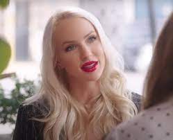 It was during this time that she discovered her love of architecture and interior design, which ultimately led her back to los angeles to pursue a career in real estate. Christine Quinn 11 Facts About Selling Sunset Star Including Age Net Worth And Popbuzz