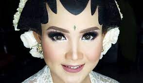 Alhamdulillah semua acara lancar tema jogja paes ageng. Paes Sanggul Sasak Yogya Selain Paes Ini Dia Ragam Dan Makna Dari Detail Riasan Pengantin Jawa Wedding Market Jual Sanggul Solo Jawa Dengan Harga Rp65 000 Dari Toko Online Grosir