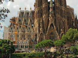 Church Of The Sacred Family Barcelona Spain Designed By Catalan Architect Antoni Gaudi 1852 1926 Although I Basilica Barcelona Catalonia Places To Travel