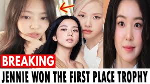 The group BLACKPINK JENNIE won the first place trophy
