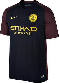 Jersey manchester city 2018 visita morado kevin de bruyne. Granate Y Negra Asi Es La Camiseta Suplente Del Manchester City 16 17 La Jugada Financiera
