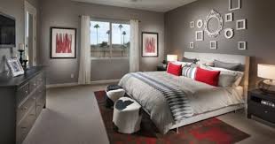 طرق فن تعليق البراويز الفريمات على الجدار افكار وامثلة Grey Bedroom Design Gray Master Bedroom Contemporary Bedroom Design