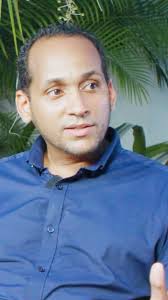 Lionel Benjamin Jr. (Ti Lion) pale sou relasyon plizyè fasèt li te genyen  ak Mikaben—kòm frè li, kòm atis li, epi kòm patnè nan biznis. Yo te gen yon  lyen emosyonèl ak pwofesyonèl ki te konekte yo ...