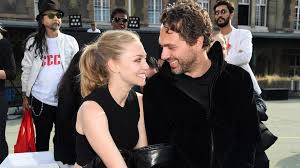 Seyfried and sodoski met on the set of their first film, the way we get by (2009), and by march 2016, they were a confirmed item. Amanda Seyfried Expecting First Child With Fiance Thomas Sadoski Entertainment Tonight