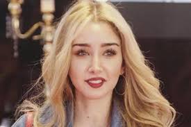 هنا الزاهد تخطف الأنظار مع شقيقتها وزوجها. ØµÙˆØ±Ø© ØµØ§Ø¯Ù…Ø© Ù„Ù€ Ù‡Ù†Ø§ Ø§Ù„Ø²Ø§Ù‡Ø¯ Ø¨Ø´Ø¹Ø± Ø§Ø³ÙˆØ¯ Ø§Ù„ÙˆÙƒÙŠÙ„ Ø§Ù„Ø§Ø®Ø¨Ø§Ø±ÙŠ