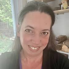 Artist Dee Nickerson ❤️🧡💛💚💙🖤💜