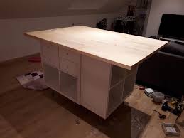 Disponible en cinq coloris différents. Une Table De Couture Sur Mesure Avec Kallax