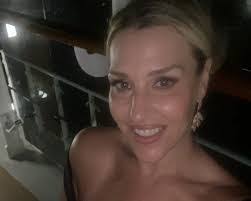 Lisa Leis's Instagram, Twitter & Facebook