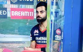 Now, you choose whom you want. Fans Got Upset On Seeing This Video Of Kohli Sledging Manish Pandey Watch Chennai Memes