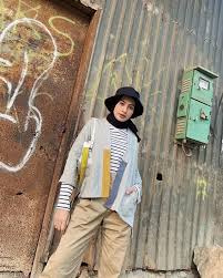 Tunik muslim adalah style fashion hijab yang cocok dipadukan dengan berbagai fashion item. Pin Di H I J A B