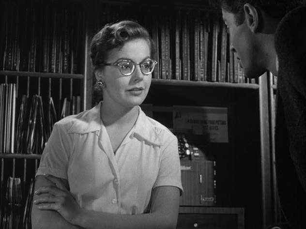Spectacles with Spectacles: The Representation of Woman in STRANGERS ON A  TRAIN | Reel Club