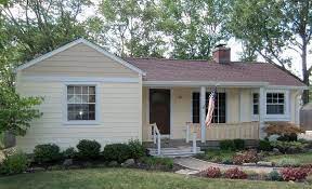 New Haven Single 7 Vinyl Siding System Including An Addition Of A Freeze Board Wrapped With Pvc Coated Aluminum Vinyl Siding Cottage Style Homes Cottage Style