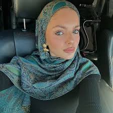 Top 100 Muslim Fashion Influencers in 2025