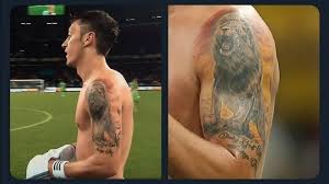 Bir yanı onunla gurur duyarken diğer yanı almanya milli takımını seçmesi sebebiyle kırgındır. Mesut Ozil In Aslan Dovmesindeki Derin Mesaj Uludag Sozluk