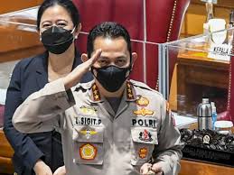 Selang setahun, listyo dipindahtugaskan ke jakarta untuk menjabat sebagai asubdit ii dit tipdum bareskrim polri. Xgvoh3zog4h0om