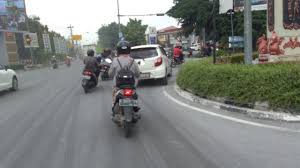 Letusan awan panas gunung merapi pada sabtu (9/11/2019), pagi mengakibatkan hujan abu tipis di beberapa daerah di antaranya di kabupaten magelang dan boyolali. Solo Hujan Abu Vulkanik Erupsi Gunung Merapi Kediaman Jokowi Pun Terdampak Okezone News