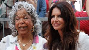 Amerikanska skådepelaren och sångaren Della Reese har gått bort, 86 år  gammal, känd från tv-serien ”Touched by an angel”.