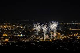 A társas fürdőért 30, a kádért 50 krajcárt kellett fizetni. Augusztus 20 Unnepi Tuzijatek Budapesten Fotok Alon Hu