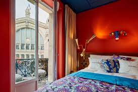 M Zimmer Im 25hours Hotel Paris Terminus Nord Paris Hotels Hotel Paris Samtvorhang