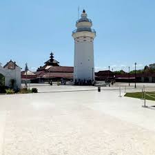 Ziarah keliling banten, begitulah nama wisata religi ini dinamakan. 8 Tempat Ziarah Di Banten Yang Pas Dikunjungi Saat Ramadan