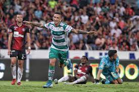 Após passagem curta e frustrada pelo santos, não tendo apresentado o mesmo futebol que o fez ser contratado, no dia 27 de maio de 2009 acertou sua volta ao botafogo. Atlas 1 2 Santos Result Chronicle Gates Mx League
